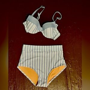 Mott50 super flattering bikini 💙🤍🩵